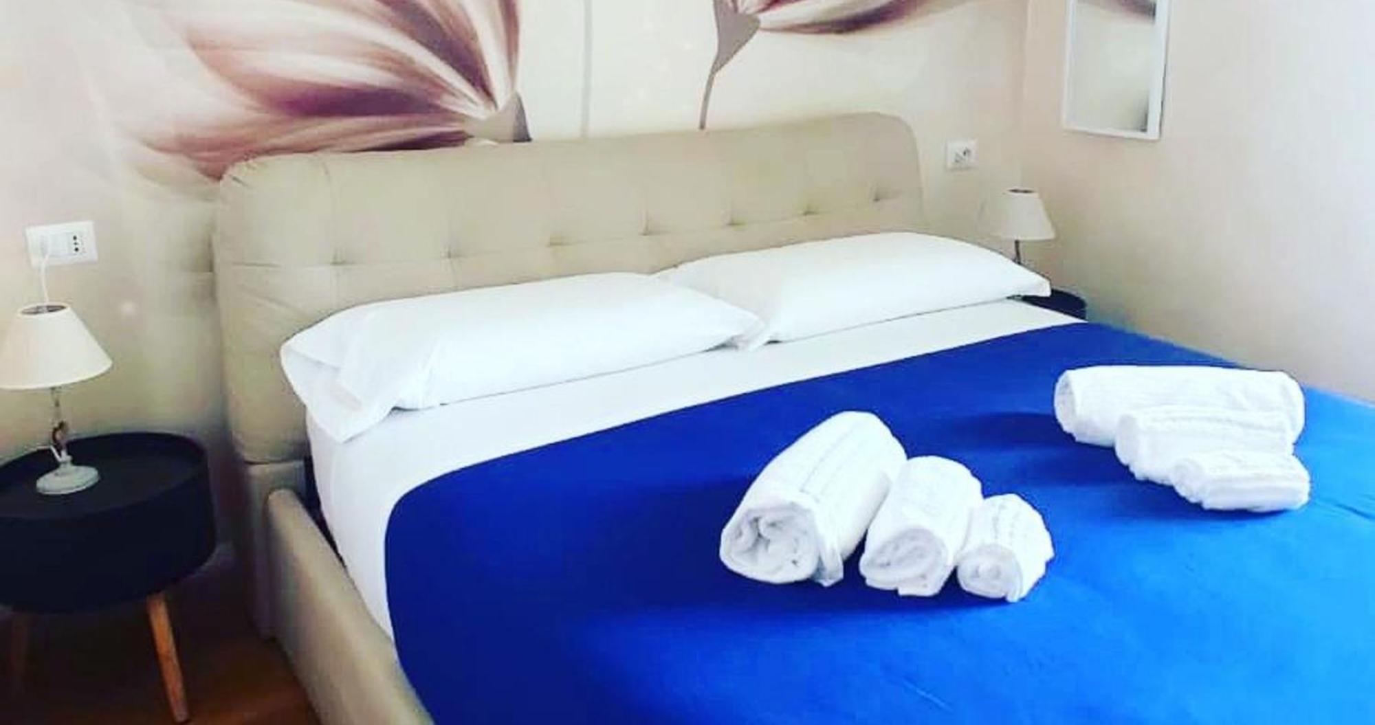 Deluxe Rooms And Chilling Jacuzzi Suite Guesthouse Roma Oda fotoğraf