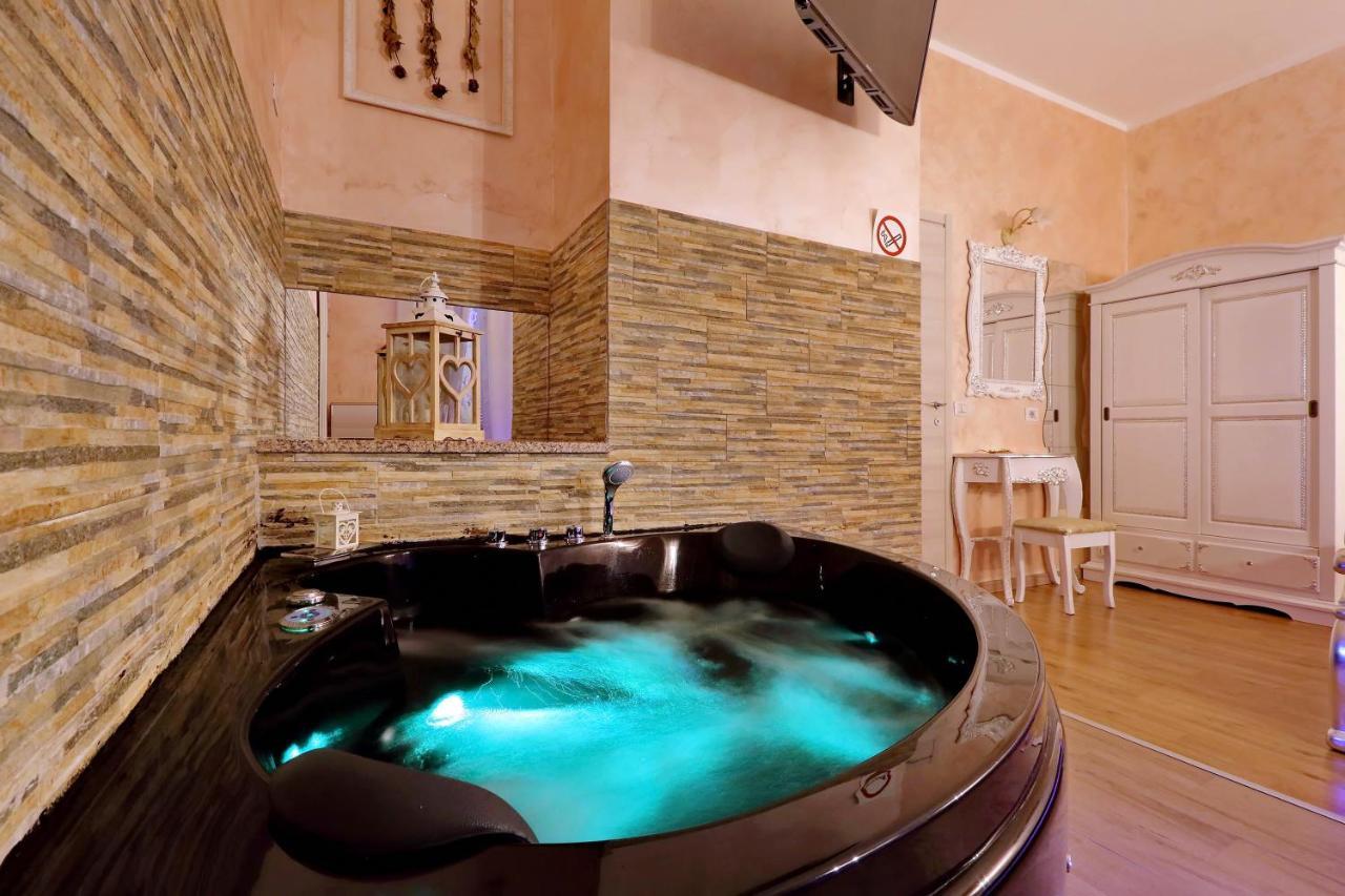 Deluxe Rooms And Chilling Jacuzzi Suite Guesthouse Roma Dış mekan fotoğraf